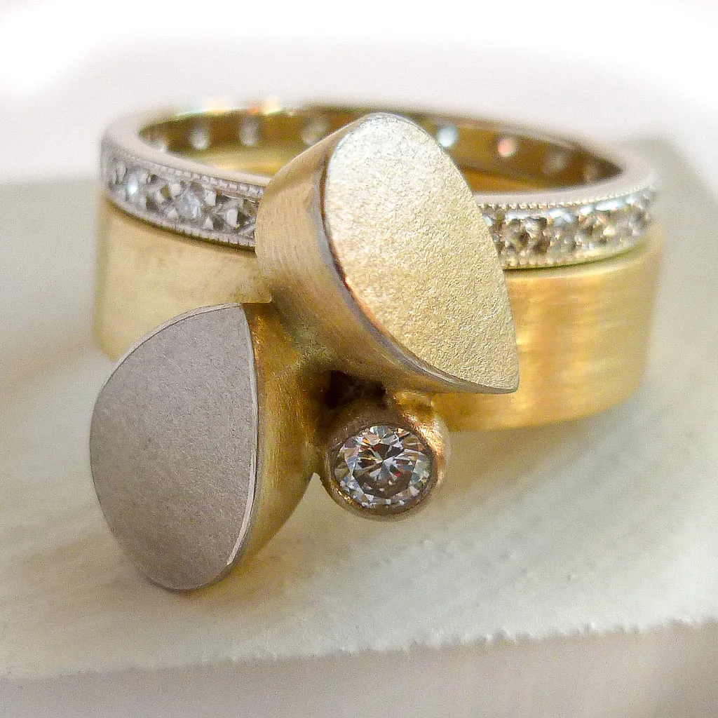18ct contemporary yellow gold and diamond ring