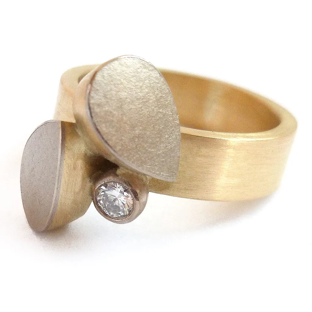 18ct contemporary yellow gold and diamond ring