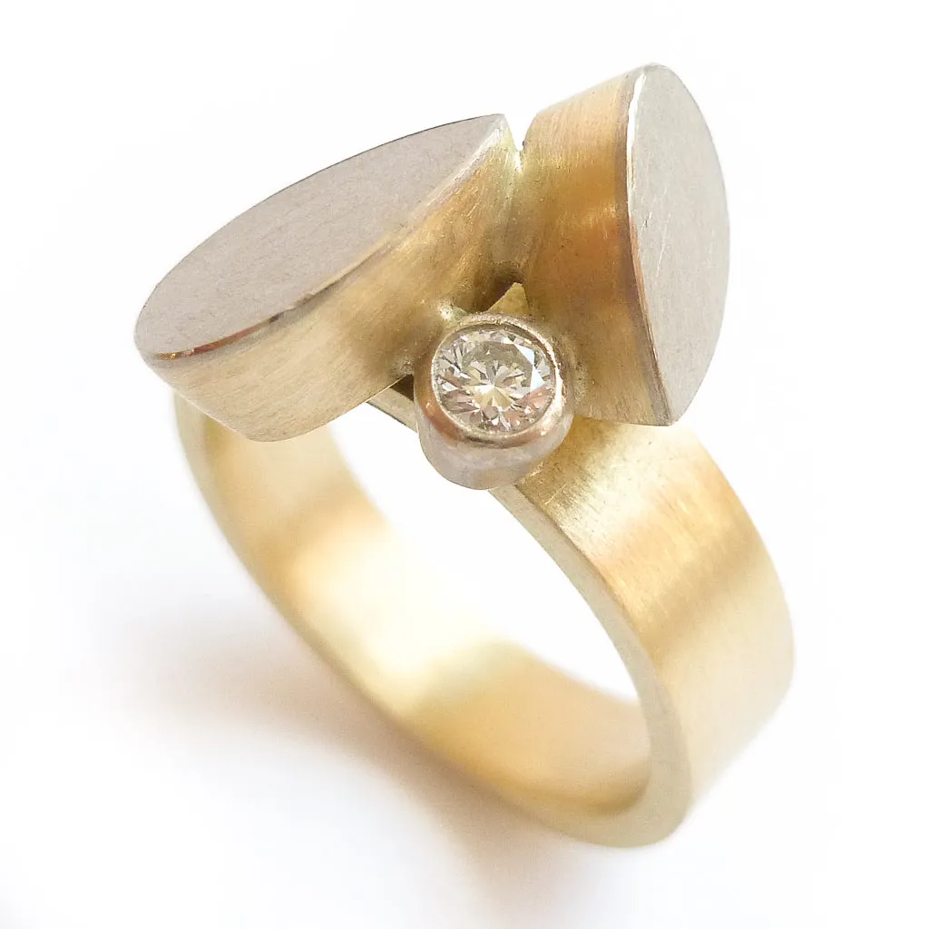18ct contemporary yellow gold and diamond ring
