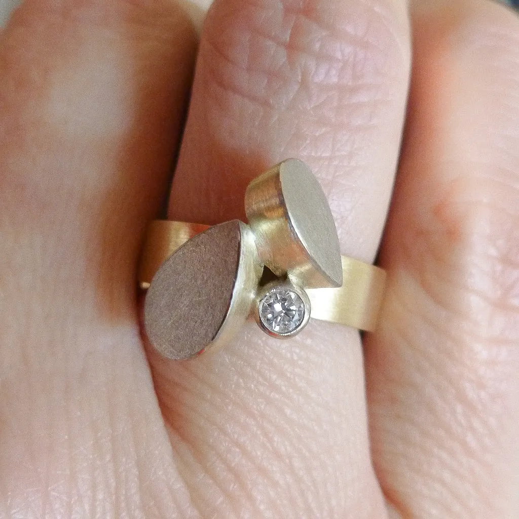 18ct contemporary yellow gold and diamond ring