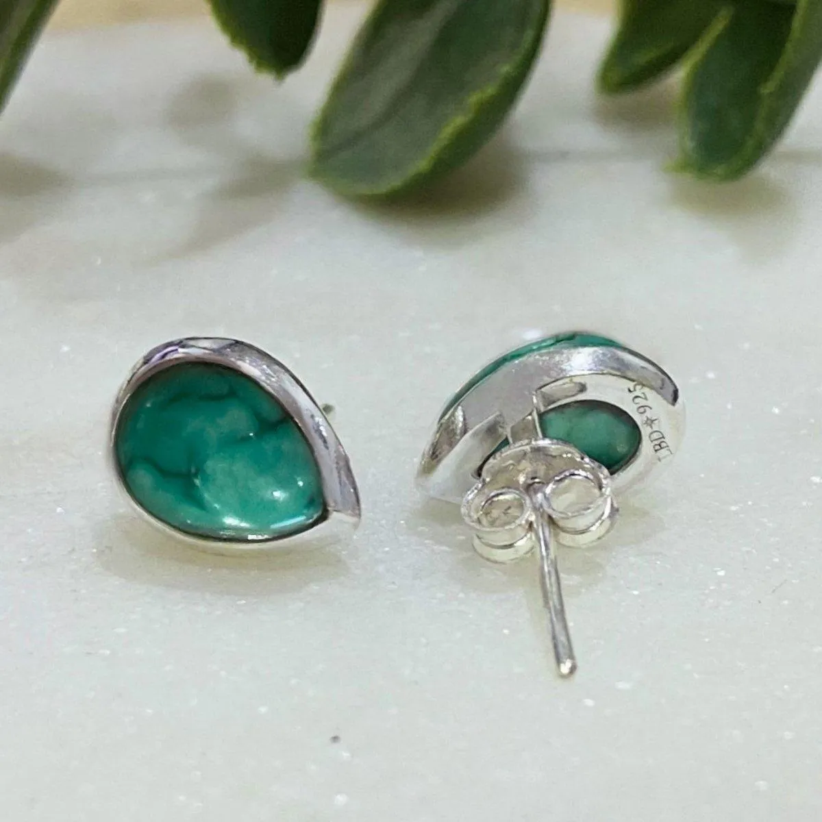 Laihas Classic Chic Raindrop -Turquoise Studs