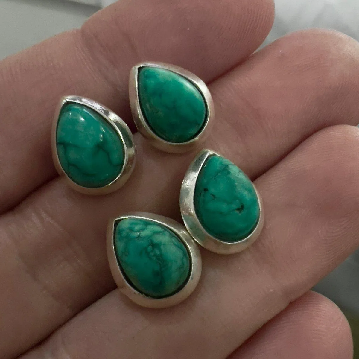 Laihas Classic Chic Raindrop -Turquoise Studs