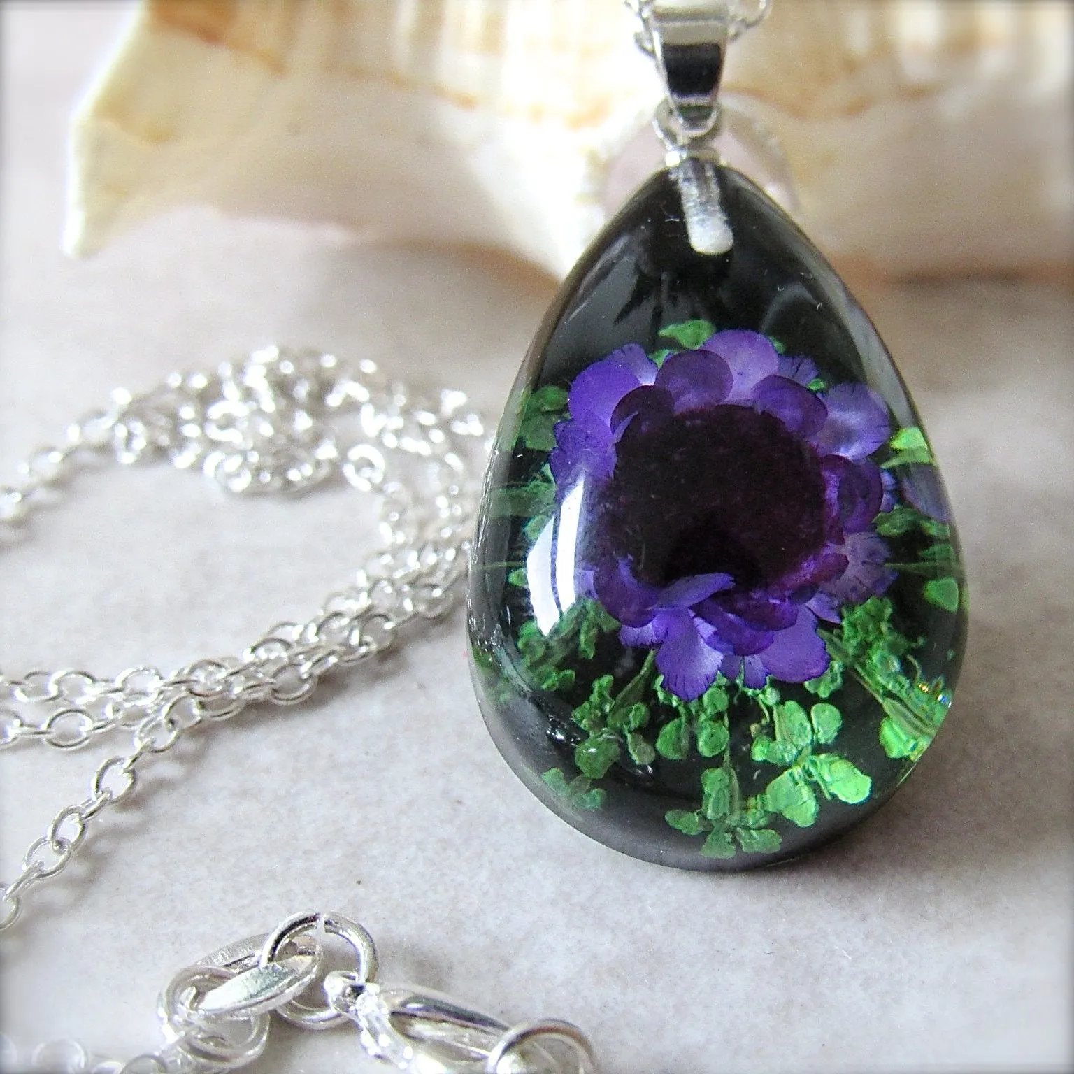 (On Sale!) Vivid Violets Real Flower Necklaces